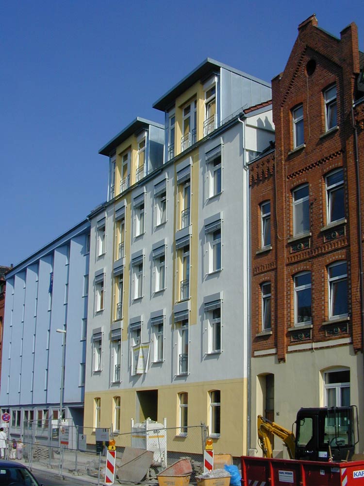 Dieses Haus der Wohnungsgenossenschaft WOGE eG steht am Schneiderberg 17 in Hannovers lebendiger Nordstadt