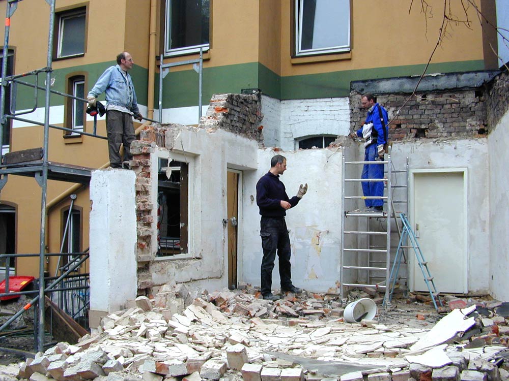Beim Bauen und Sanieren fassen Bewohner mit an